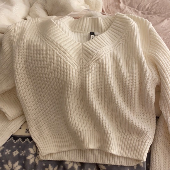 H&M sweater - Picture 1 of 3